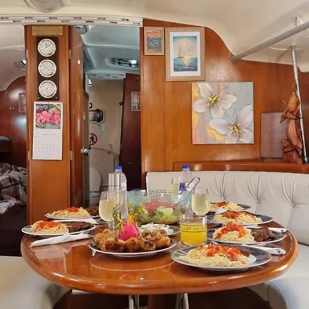 Sailing Edisa Rhodes Adventures 船屋 Rhodes City