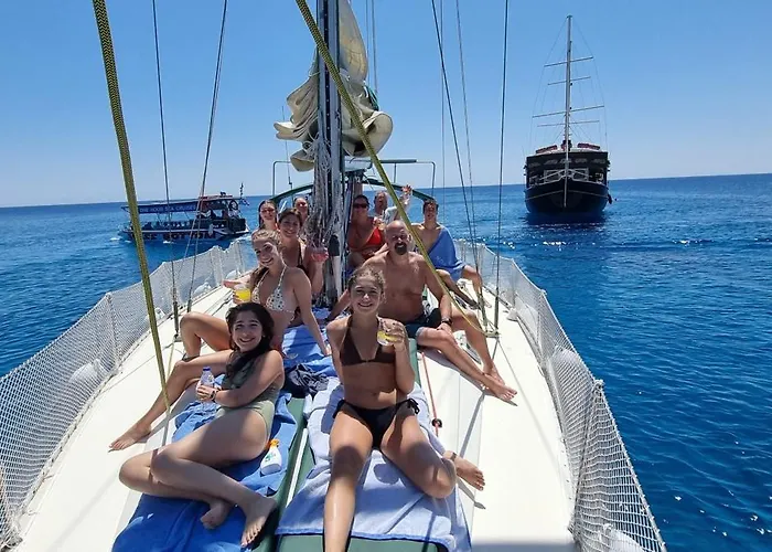 Sailing Edisa Rhodes Adventures Úszó hotel *
