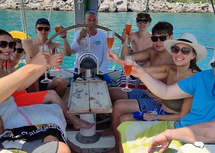 Πλωτό κατάλυμα Sailing Edisa Rhodes Adventures