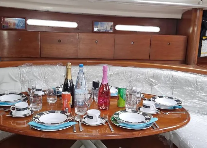 Sailing Edisa Rhodes Adventures Πλωτό κατάλυμα *