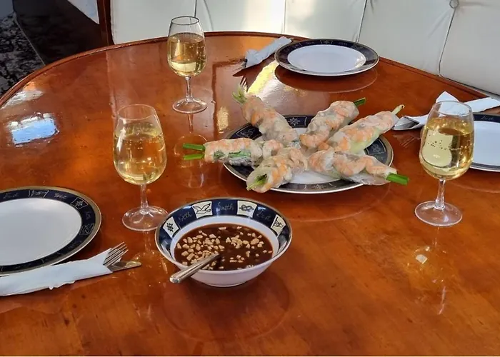 Πλωτό κατάλυμα Sailing Edisa Rhodes Adventures Rhodes City