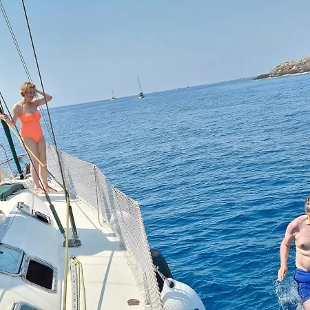 Sailing Edisa Rhodes Adventures 보트호텔